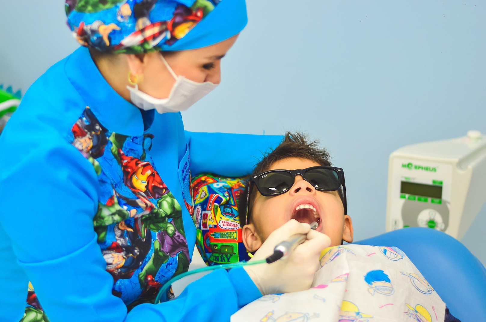 Jak pomóc dziecku pokonać strach przed dentystą